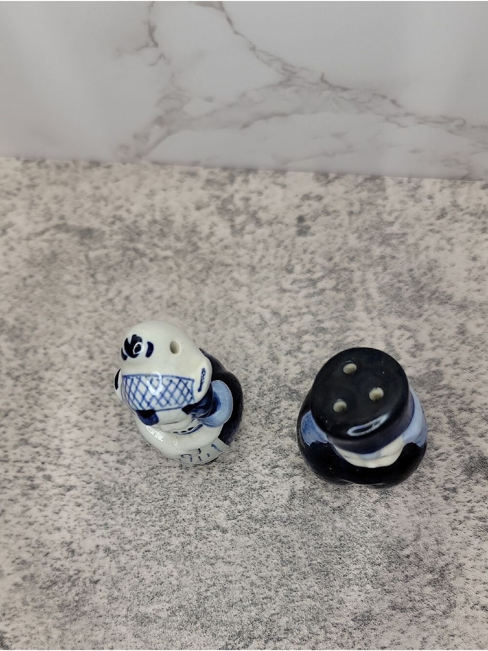 Vintage blue delfts boy and girl couple salt& pepper shaker - Picture 6 of 12